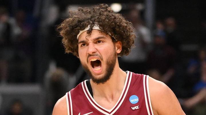 Mar 20, 2026; St. Louis, MO, USA; Santa Clara Broncos forward Allen Graves (22) reacts after making a basket against the Kentucky Wildcats during the second half of a first round game of the men's 2026 NCAA Tournament at Enterprise Center. Mandatory Credit: Jeff Curry-Imagn Images