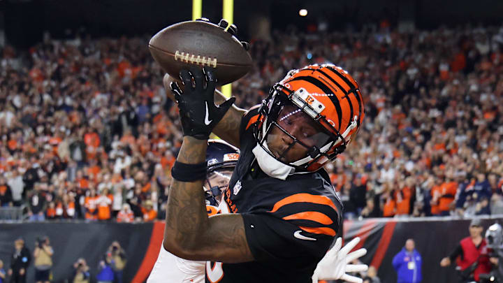 Cincinnati Bengals receiver Tee Higgins catches a touchdown pass.
