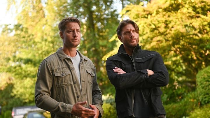 “The Process” – TRACKER. Pictured: Justin Hartley as Colter Shaw and Jensen Ackles as Russell Shaw. Photo: Sergei Bachlakov/CBS ©2025 CBS Broadcasting, Inc. All Rights Reserved.