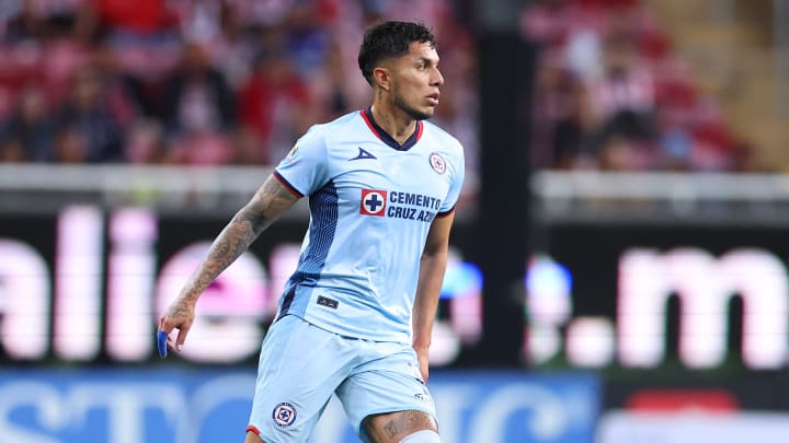 Carlos Salcedo pidió su salida de Cruz Azul por temas personales