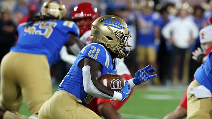 Sep 12, 2025; Pasadena, California, USA; UCLA Bruins running back Jaivian Thomas (21) runs with the ball during the first quarter against the New Mexico Lobos at Rose Bowl. Mandatory Credit: Kiyoshi Mio-Imagn Images Sep 12, 2025; Pasadena, California, USA; UCLA Bruins running back Jaivian Thomas (21) runs with the ball during the first quarter against the New Mexico Lobos at Rose Bowl. Mandatory Credit: Kiyoshi Mio-Imagn Images