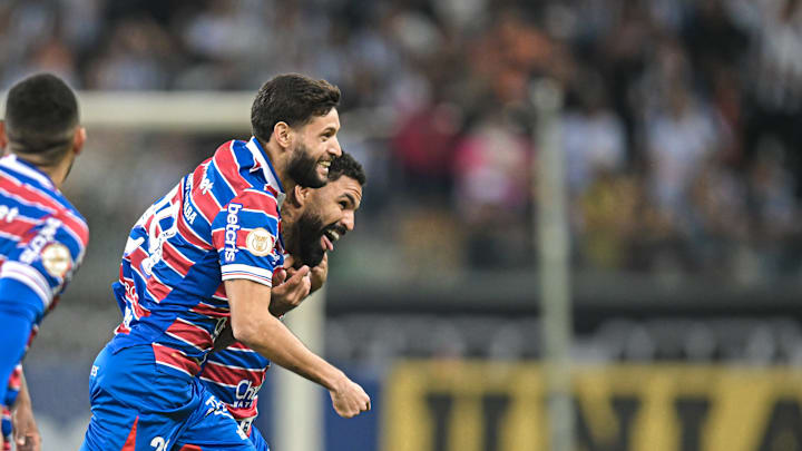 Juninho Capixaba foi o homem do jogo, com dois gols marcados