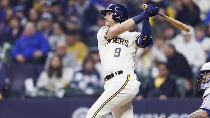 Milwaukee Brewers third baseman Brian Anderson (9)