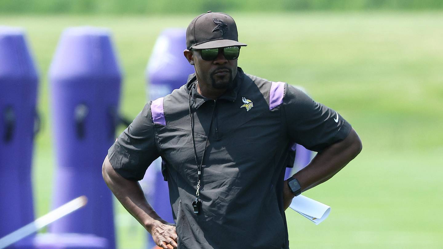 How Brian Flores’s Lawsuit Reached the Supreme Court and Will Now Proceed to Trial