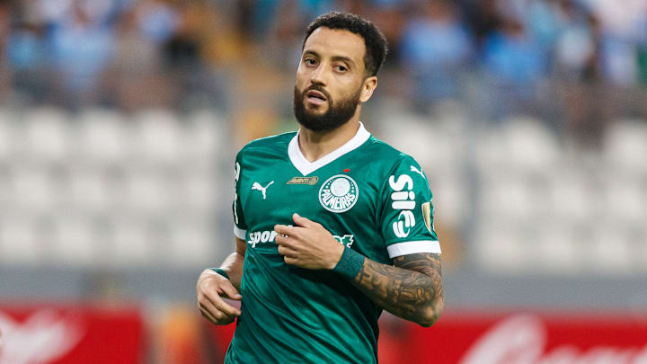 Felipe Anderson sofreu edema na coxa no último jogo do Palmeiras