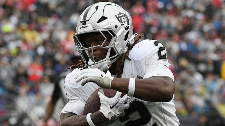 Sep 7, 2025; Foxborough, Massachusetts, USA; Las Vegas Raiders running back Ashton Jeanty (2) rushes the ball against the New England Patriots during he second half at Gillette Stadium. Mandatory Credit: Bob DeChiara-Imagn Images Sep 7, 2025; Foxborough, Massachusetts, USA; Las Vegas Raiders running back Ashton Jeanty (2) rushes the ball against the New England Patriots during he second half at Gillette Stadium. Mandatory Credit: Bob DeChiara-Imagn Images