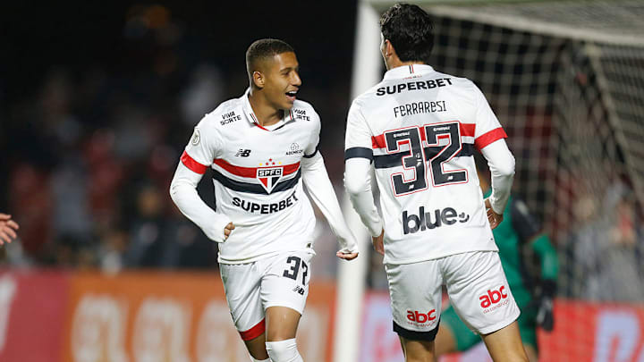 Henrique Carmo foi promovido ao time profissional neste ano Henrique Carmo foi promovido ao time profissional neste ano