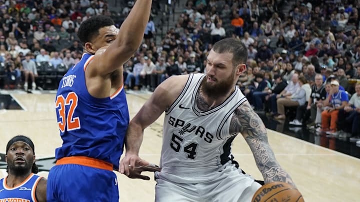 Mar 19, 2025; San Antonio, Texas, USA; San Antonio Spurs  forward Sandro Mamukelashvili (54) passes the ball to forward Jeremy Sochan (10) during the second half against the New York Knicks at Frost Bank Center. Mandatory Credit: Scott Wachter-Imagn Images