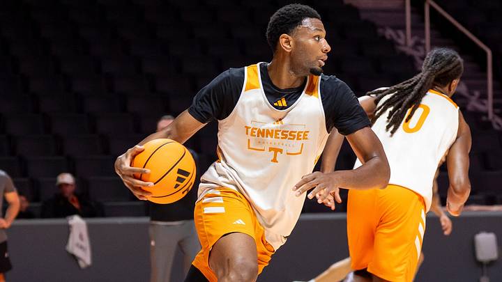Tennessee forward Jalen Washington (9) during an open scrimmage held at Thompson-Boling Arena at Food City Center on Oct. 3, 2026.