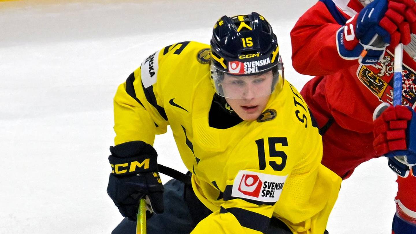 Ivar Stenberg just became a much more feasible draft option for Blackhawks