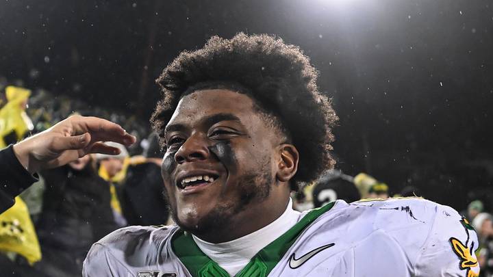 Nov 8, 2025; Iowa City, Iowa, USA; Oregon Ducks defensive lineman A'Mauri Washington (52) reacts with fans after the game against the Iowa Hawkeyes at Kinnick Stadium. Mandatory Credit: Jeffrey Becker-Imagn Images Nov 8, 2025; Iowa City, Iowa, USA; Oregon Ducks defensive lineman A'Mauri Washington (52) reacts with fans after the game against the Iowa Hawkeyes at Kinnick Stadium. Mandatory Credit: Jeffrey Becker-Imagn Images