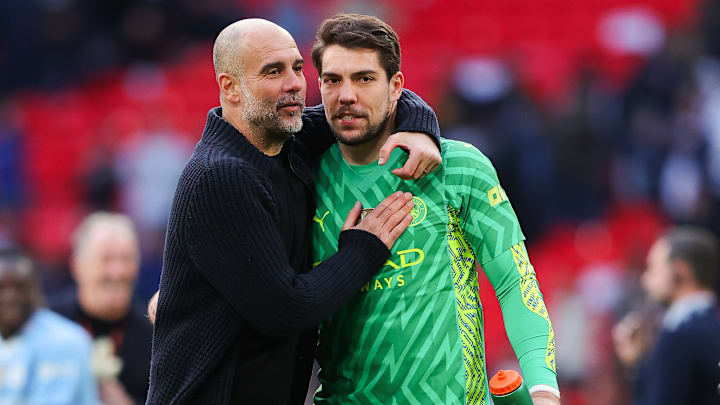 Pep Guardiola mit Stefan Ortega