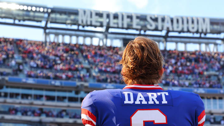 Nov 2, 2025; East Rutherford, New Jersey, USA; New York Giants quarterback Jaxson Dart (6) stands on the field for the National Anthem prior to a game against the San Francisco 49ers at MetLife Stadium. Mandatory Credit: Ed Mulholland-Imagn Images Nov 2, 2025; East Rutherford, New Jersey, USA; New York Giants quarterback Jaxson Dart (6) stands on the field for the National Anthem prior to a game against the San Francisco 49ers at MetLife Stadium. Mandatory Credit: Ed Mulholland-Imagn Images