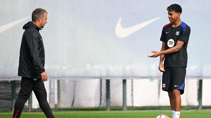 Hansi Flick y Lamine Yamal en un entrenamiento del FC Barcelona 
