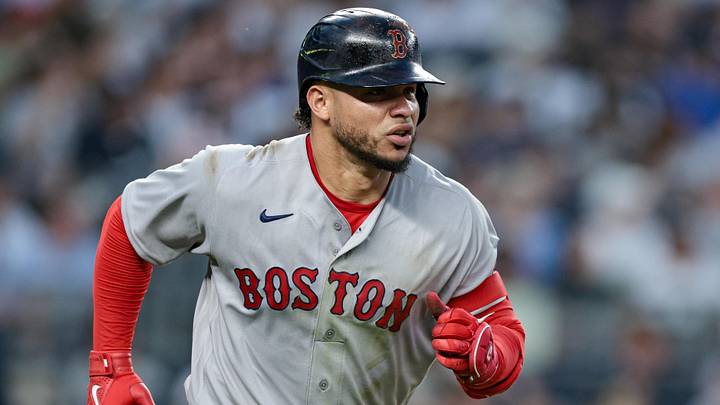 Jun 5, 2026; Bronx, New York, USA; Boston Red Sox first baseman Willson Contreras (40) hits a two run home run during the fifth inning against the New York Yankees at Yankee Stadium. Mandatory Credit: Vincent Carchietta-Imagn Images Jun 5, 2026; Bronx, New York, USA; Boston Red Sox first baseman Willson Contreras (40) hits a two run home run during the fifth inning against the New York Yankees at Yankee Stadium. Mandatory Credit: Vincent Carchietta-Imagn Images