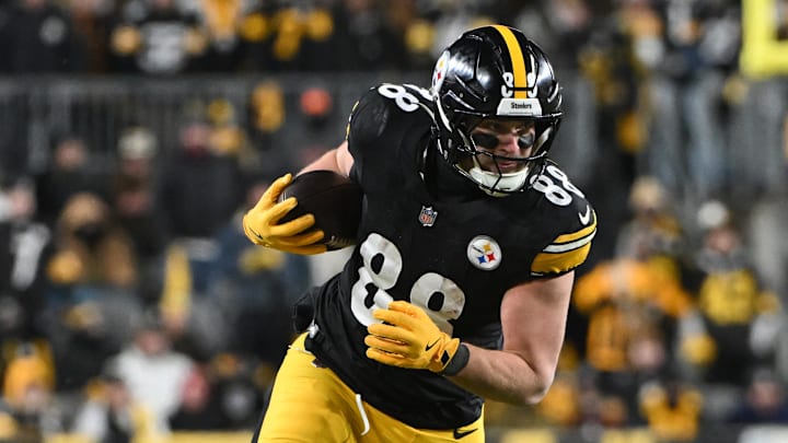 Jan 4, 2025; Pittsburgh, Pennsylvania, USA; Pittsburgh Steelers tight end Pat Freiermuth (88) runs the ball against Cincinnati Bengals cornerback Josh Newton (28) during the fourth quarter at Acrisure Stadium. Mandatory Credit: Barry Reeger-Imagn Images
