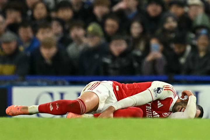 มิเกล เมรีโน บิดตัวด้วยความเจ็บปวด