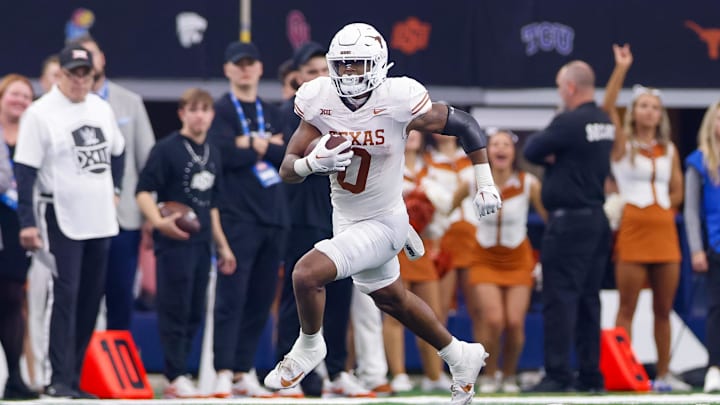 Dec 2, 2023; Arlington, TX, USA; Texas Longhorns tight end Ja'Tavion Sanders (0) makes a reception against the Oklahoma State Cowboys during the third quarter at AT&T Stadium. Mandatory Credit: Andrew Dieb-Imagn Images