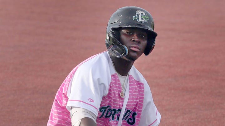 Daytona Tortugas Hector Rodriguez  #25 gestures to his team 