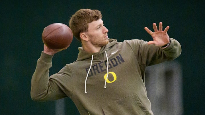 Oregon defensive back Dillon Thieneman