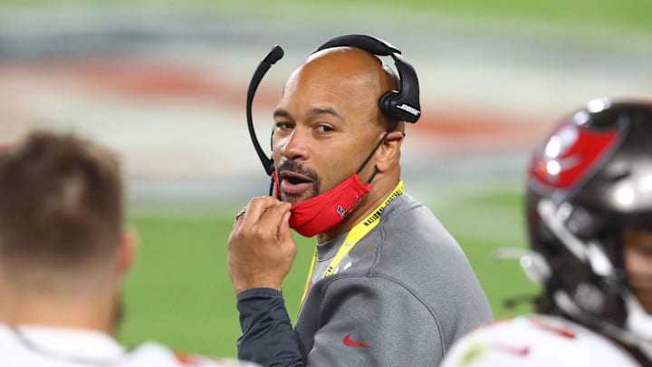 Tampa Bay Buccaneers outside linebackers coach Larry Foote against the Kansas City Chiefs Tampa Bay Buccaneers outside linebackers coach Larry Foote against the Kansas City Chiefs
