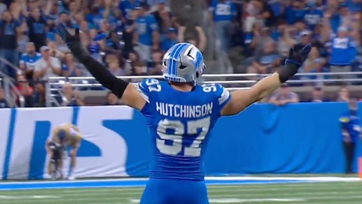 Detroit Lions fans gave Aidan Hutchinson a huge ovation after his first sack of the 2025 season.