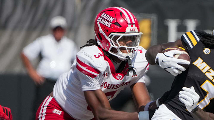 Sep 13, 2025; Columbia, Missouri, USA; Missouri Tigers running back Marquise Davis (7) runs the ball as Louisiana-Lafayette Ragin Cajuns linebacker Jaden Dugger (3) chases during the second half of the game at Faurot Field at Memorial Stadium. Mandatory Credit: Denny Medley-Imagn Images Sep 13, 2025; Columbia, Missouri, USA; Missouri Tigers running back Marquise Davis (7) runs the ball as Louisiana-Lafayette Ragin Cajuns linebacker Jaden Dugger (3) chases during the second half of the game at Faurot Field at Memorial Stadium. Mandatory Credit: Denny Medley-Imagn Images