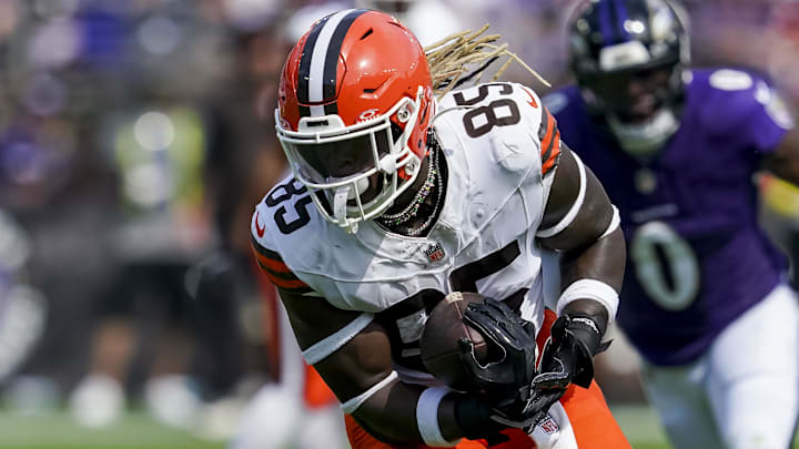 Sep 14, 2025; Baltimore, Maryland, USA; Cleveland Browns tight end David Njoku (85) completes a pass during the second quarter at M&T Bank Stadium. Sep 14, 2025; Baltimore, Maryland, USA; Cleveland Browns tight end David Njoku (85) completes a pass during the second quarter at M&T Bank Stadium.