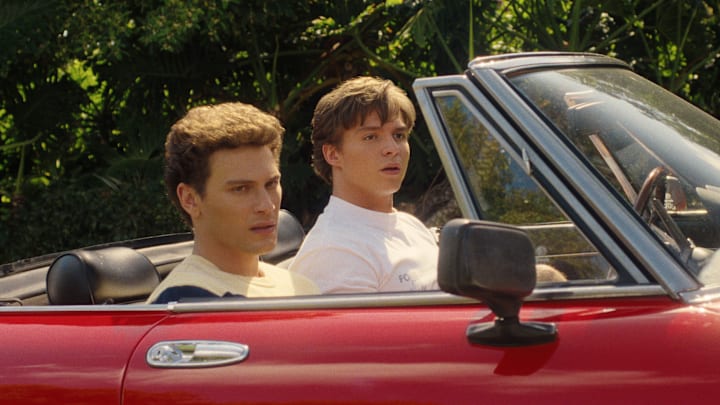 Monsters: The Lyle And Erik Menendez Story. (L to R) Cooper Koch as Erik Menendez, Nicholas Chavez as Lyle Menendez in episode 204 of Monsters: The Lyle And Erik Menendez Story. Cr. Courtesy Of Netflix © 2024