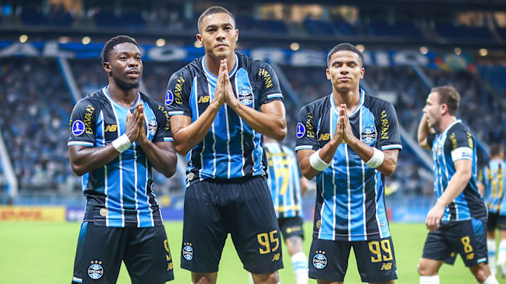 Carlos Vinícius é o artilheiro do Tricolor em 2026 com 12 gols