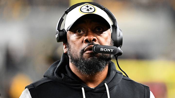 Pittsburgh Steelers head coach Mike Tomlin on the sidelines Pittsburgh Steelers head coach Mike Tomlin on the sidelines
