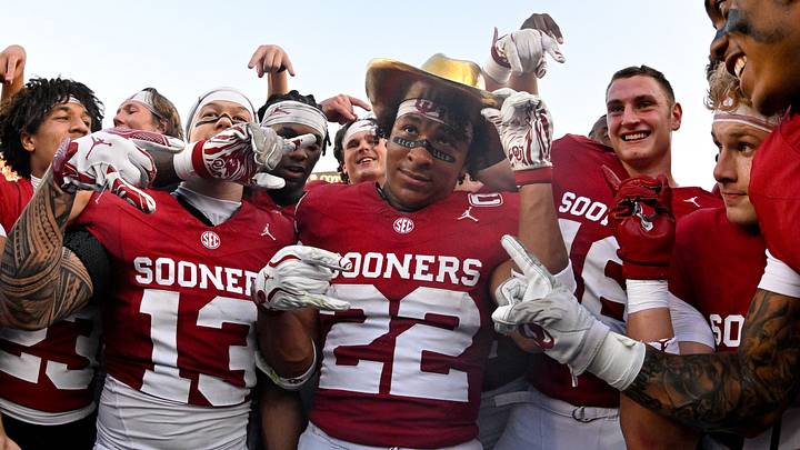 Oklahoma Sooners defensive back Peyton Bowen (22) celebrates with the Golden Hat. Oklahoma Sooners defensive back Peyton Bowen (22) celebrates with the Golden Hat.