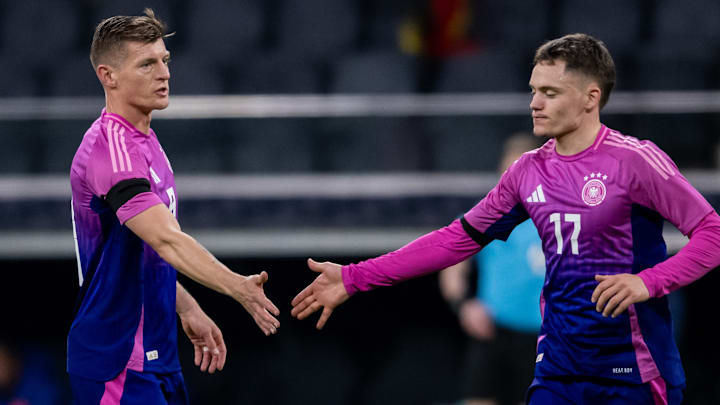 Toni Kroos (left) and Florian Wirtz (right) know each other well.