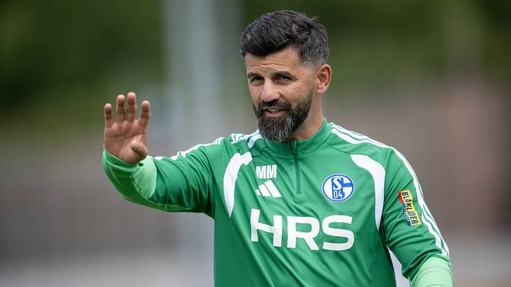 Miron Muslic beim Trainingsauftakt des S04 Miron Muslic beim Trainingsauftakt des S04