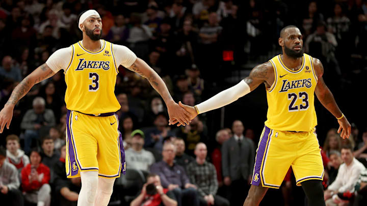 La gerencia de Lakers estuvo cerca de acabar con el dúo Anthony Davis-LeBron James de haber cambiado a este último a Warriors