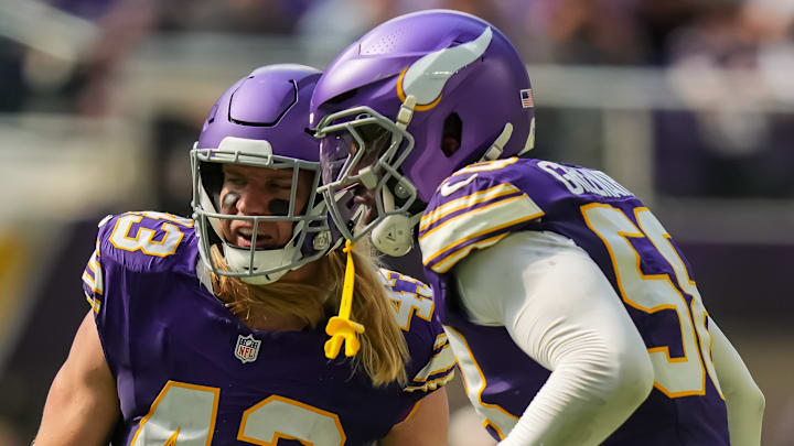 Minnesota Vikings edge rushers Andrew Van Ginkel (L) and Jonathan Greenard (R)