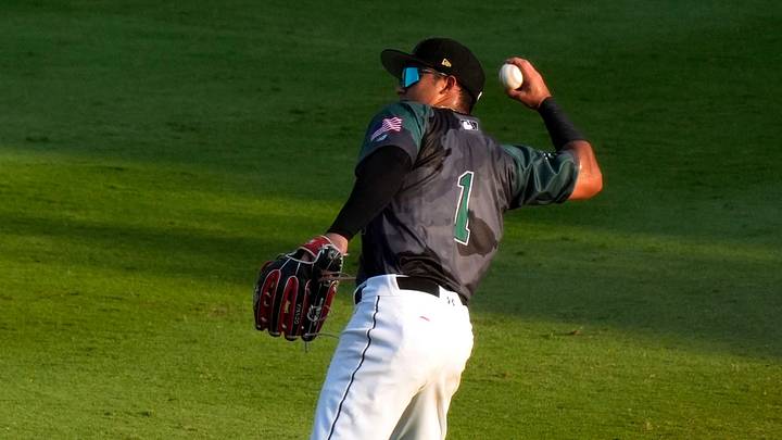 Luis Guanipa fielding the ball vs the Salem Red Sox