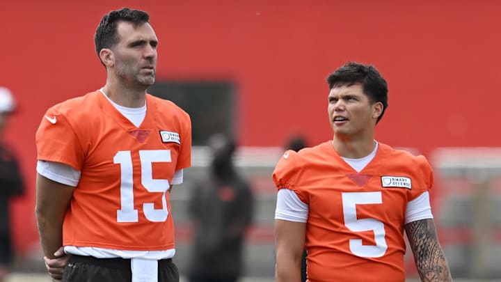 Jun 10, 2025; Berea, OH, USA; Cleveland Browns quarterback Dillon Gabriel (5) talks to quarterback Joe Flacco (15) during minicamp at CrossCountry Mortgage Campus. Jun 10, 2025; Berea, OH, USA; Cleveland Browns quarterback Dillon Gabriel (5) talks to quarterback Joe Flacco (15) during minicamp at CrossCountry Mortgage Campus.