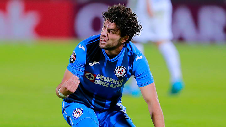 El uruguayo Ignacio Rivero se lamenta por la derrota 2-1 de Cruz Azul ante Pumas en la semifinal de Ida de la Concachampions. El uruguayo Ignacio Rivero se lamenta por la derrota 2-1 de Cruz Azul ante Pumas en la semifinal de Ida de la Concachampions.