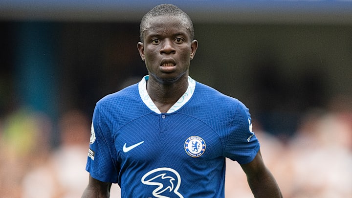 El francés N'Golo Kante es la mejor opción como medio defensivo para el modo carrera del FIFA 23. El francés N'Golo Kante es la mejor opción como medio defensivo para el modo carrera del FIFA 23.