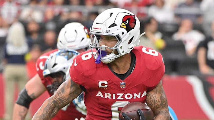 Sep 14, 2025; Glendale, Arizona, USA; Arizona Cardinals running back James Conner (6) runs with the ball during the second quarter against the Carolina Panthers at State Farm Stadium. Mandatory Credit: Matt Kartozian-Imagn Images Sep 14, 2025; Glendale, Arizona, USA; Arizona Cardinals running back James Conner (6) runs with the ball during the second quarter against the Carolina Panthers at State Farm Stadium. Mandatory Credit: Matt Kartozian-Imagn Images
