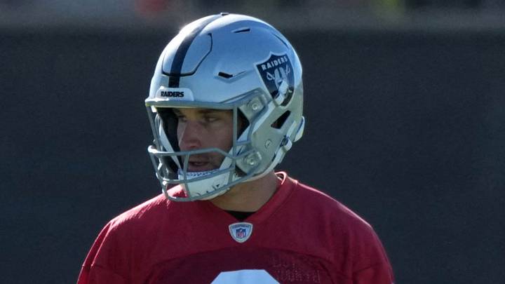 Jun 9, 2026; Henderson, NV, USA; Las Vegas Raiders coach Klint Kubiak (left) and quarterback Kirk Cousins (8) during minicamp at Intermountain Health Performance Center. Mandatory Credit: Kirby Lee-Imagn Images Jun 9, 2026; Henderson, NV, USA; Las Vegas Raiders coach Klint Kubiak (left) and quarterback Kirk Cousins (8) during minicamp at Intermountain Health Performance Center. Mandatory Credit: Kirby Lee-Imagn Images