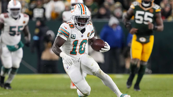 Nov 28, 2024; Green Bay, Wisconsin, USA;  Miami Dolphins wide receiver Tyreek Hill (10) rushes with the football during the fourth quarter against the Green Bay Packers at Lambeau Field. Mandatory Credit: Jeff Hanisch-Imagn Images