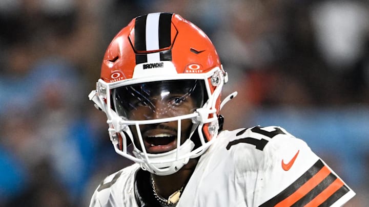 Browns quarterback Shedeur Sanders suffered an oblique strain during practice this week.