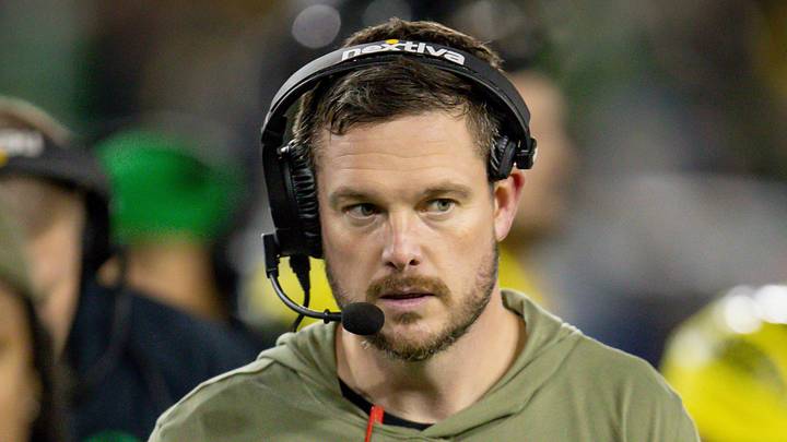 Nov. 11, 2023; Eugene, Oregon, USA; Oregon Ducks coach Dan Lanning breaks from a huddle during the team's 2023 matchup against the USC Trojans at Autzen Stadium Nov. 11, 2023; Eugene, Oregon, USA; Oregon Ducks coach Dan Lanning breaks from a huddle during the team's 2023 matchup against the USC Trojans at Autzen Stadium