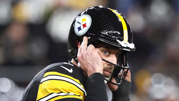 Steelers quarterback Aaron Rodgers has gotten the support of his teammates to return to Pittsburgh in 2026.