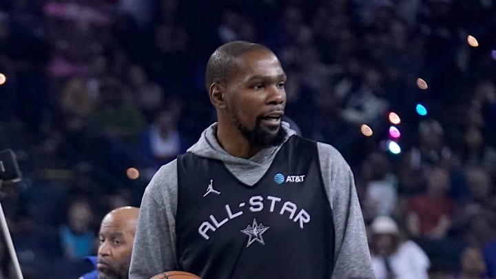 Feb 15, 2025; Oakland, CA, USA; Shaq’s OGs guard Stephen Curry (30) of the Golden State Warriors stands next to forward Kevin Durant (35) of the Phoenix Suns during the NBA All Star-Practice at Oracle Arena. Mandatory Credit: Cary Edmondson-Imagn Images Feb 15, 2025; Oakland, CA, USA; Shaq’s OGs guard Stephen Curry (30) of the Golden State Warriors stands next to forward Kevin Durant (35) of the Phoenix Suns during the NBA All Star-Practice at Oracle Arena. Mandatory Credit: Cary Edmondson-Imagn Images
