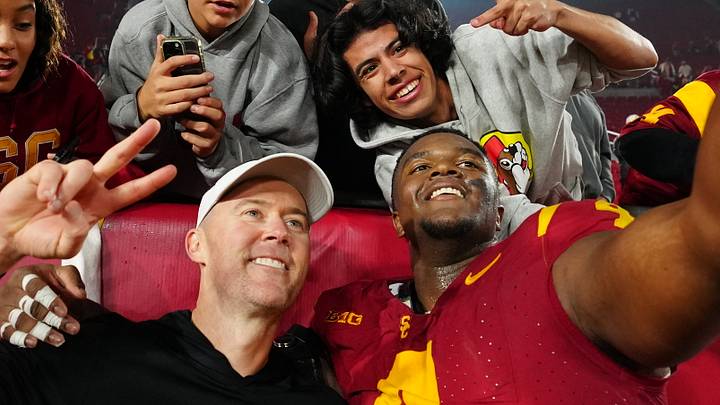 Nov 29, 2025; Los Angeles, California, USA; Southern California Trojans head coach Lincoln Riley (right) and defensive tackle Jahkeem Stewart (4) pose with fans after the game against the UCLA Bruins at United Airlines Field at Los Angeles Memorial Coliseum. Nov 29, 2025; Los Angeles, California, USA; Southern California Trojans head coach Lincoln Riley (right) and defensive tackle Jahkeem Stewart (4) pose with fans after the game against the UCLA Bruins at United Airlines Field at Los Angeles Memorial Coliseum.