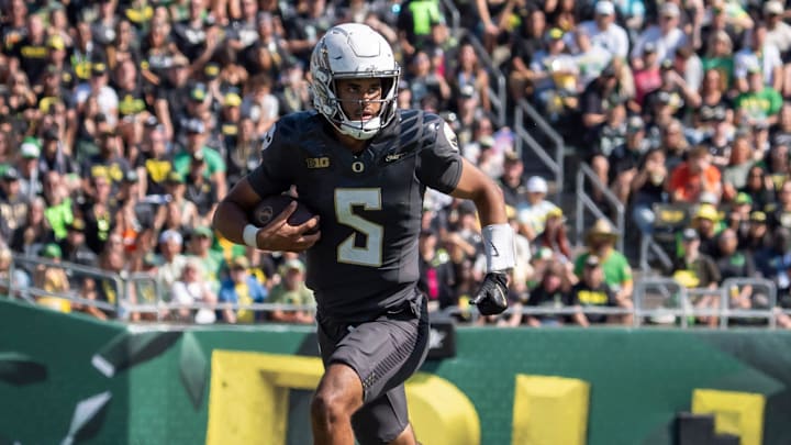 Oregon Ducks' quarterback Dante Moore.