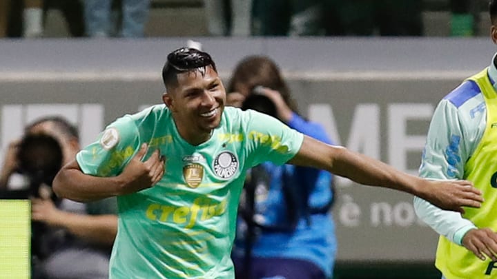 Rony, do Palmeiras, marcou um belo gol por cobertur